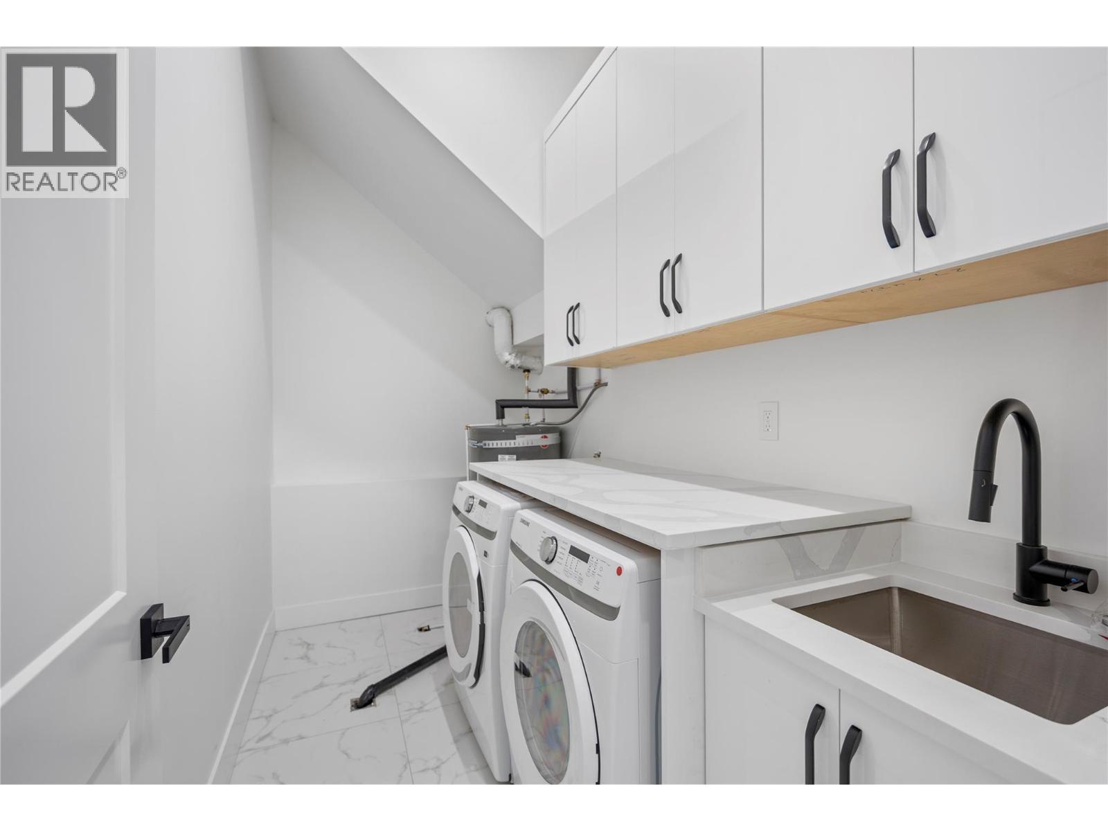 7455 Stampede Trail, Anglemont