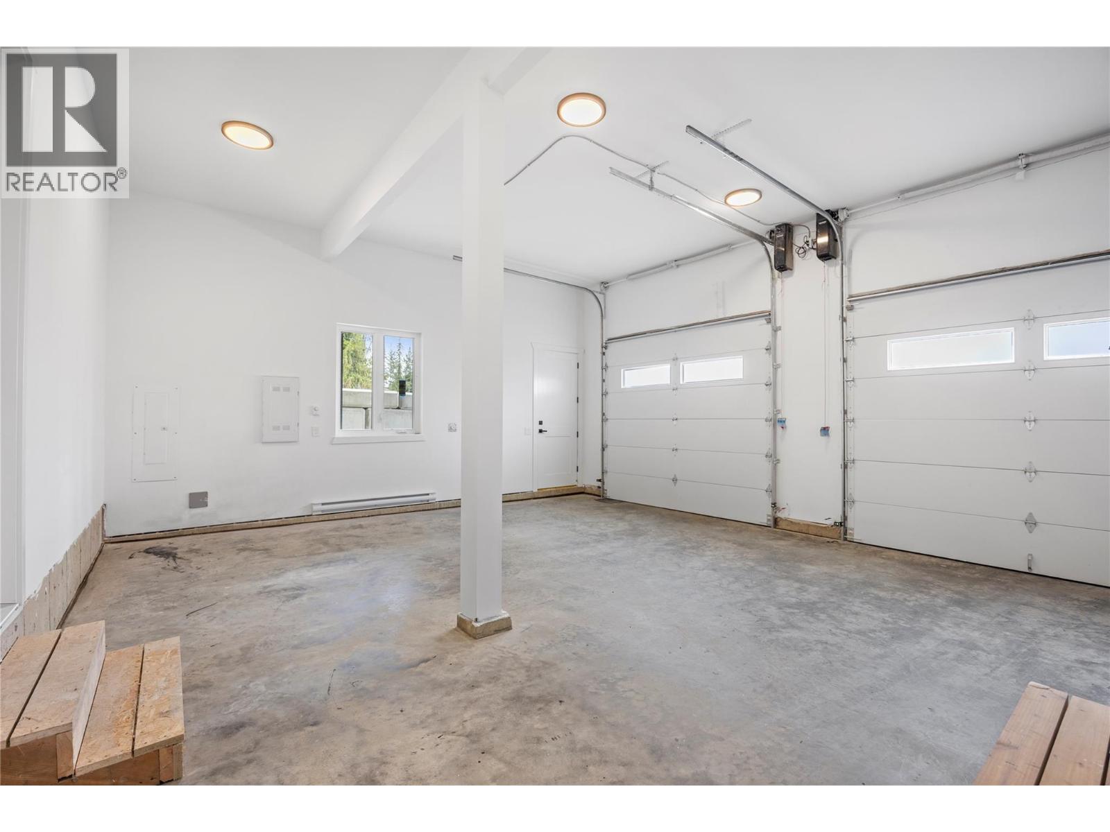 7455 Stampede Trail, Anglemont