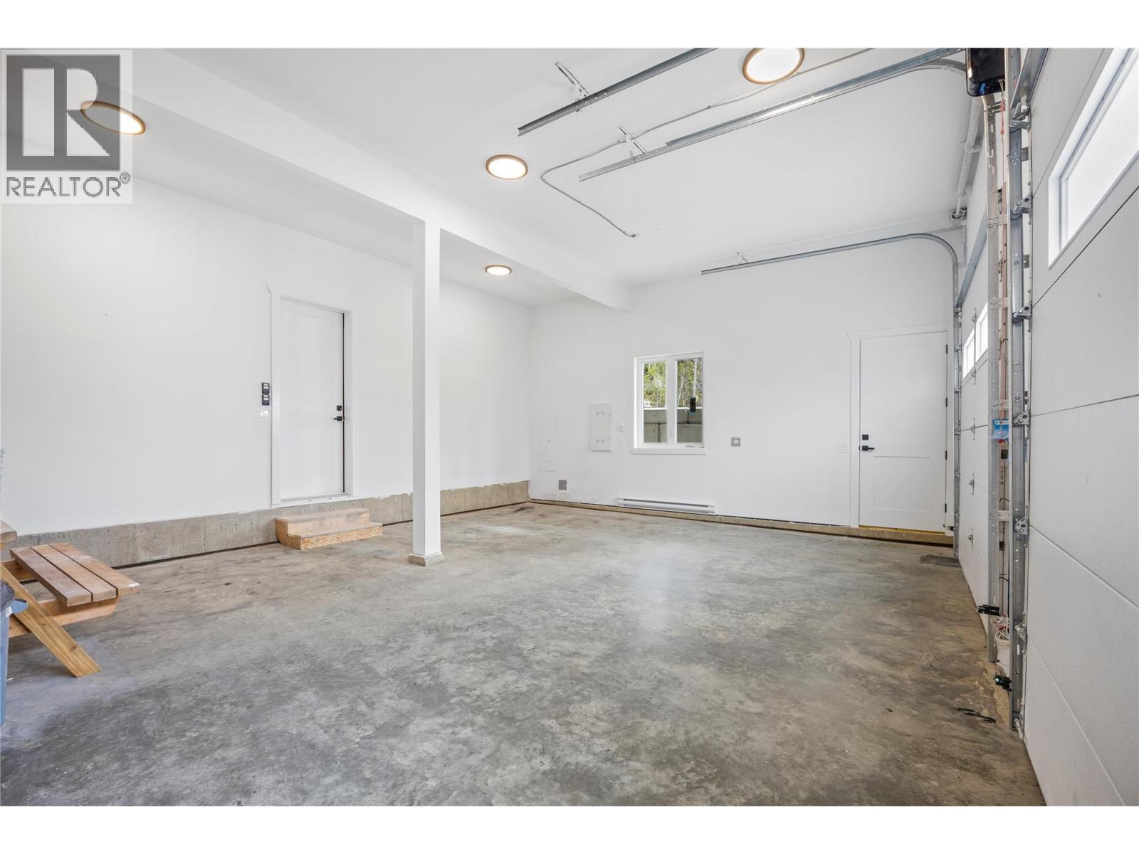 7455 Stampede Trail, Anglemont