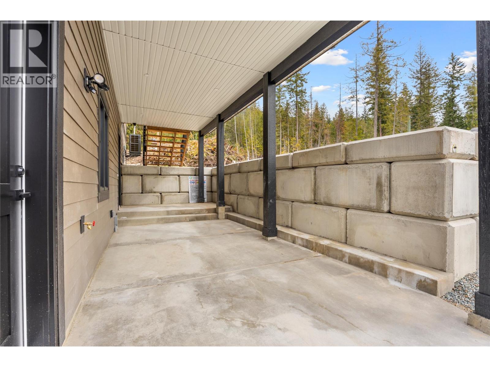 7455 Stampede Trail, Anglemont