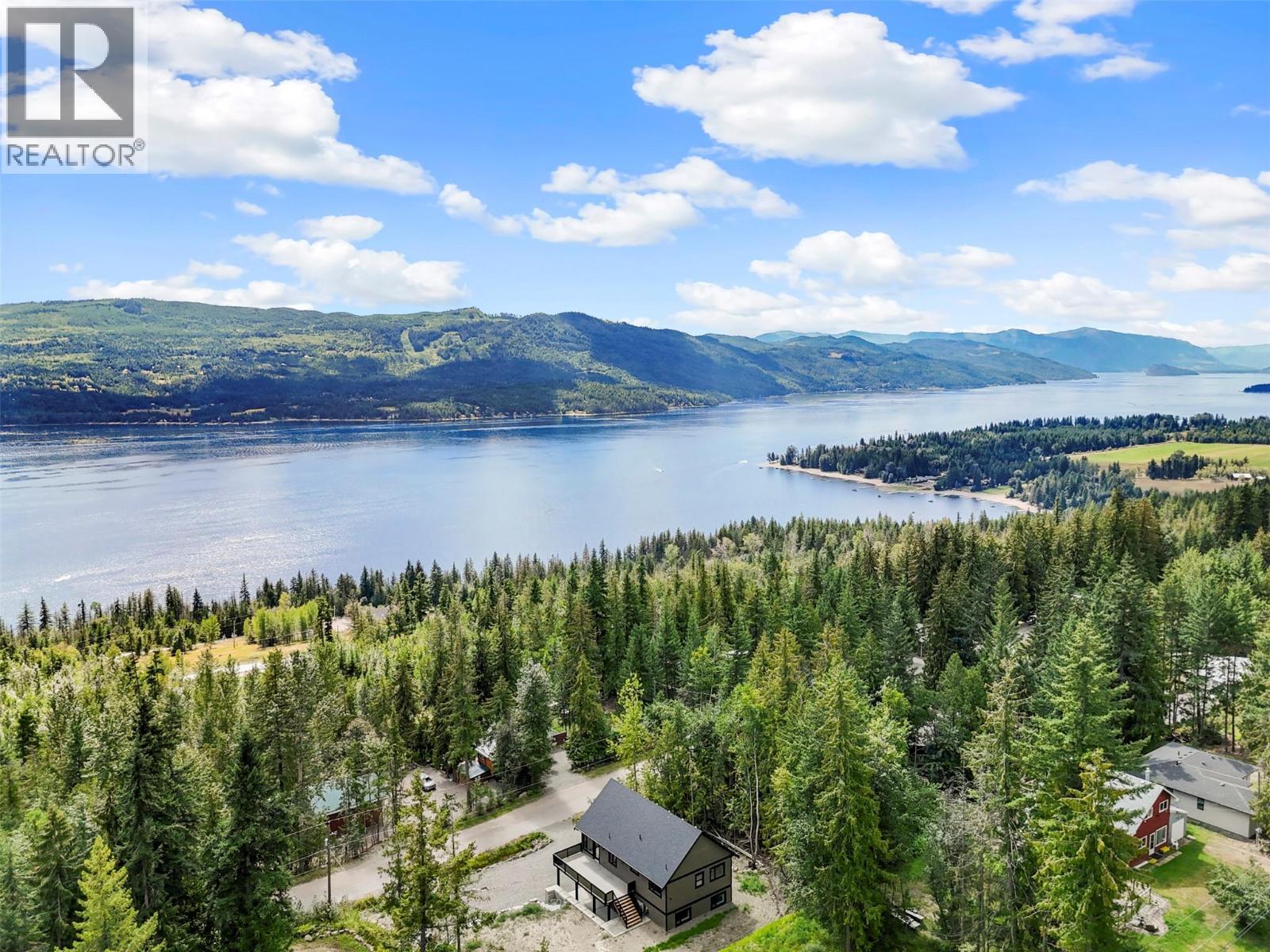 7455 Stampede Trail, Anglemont