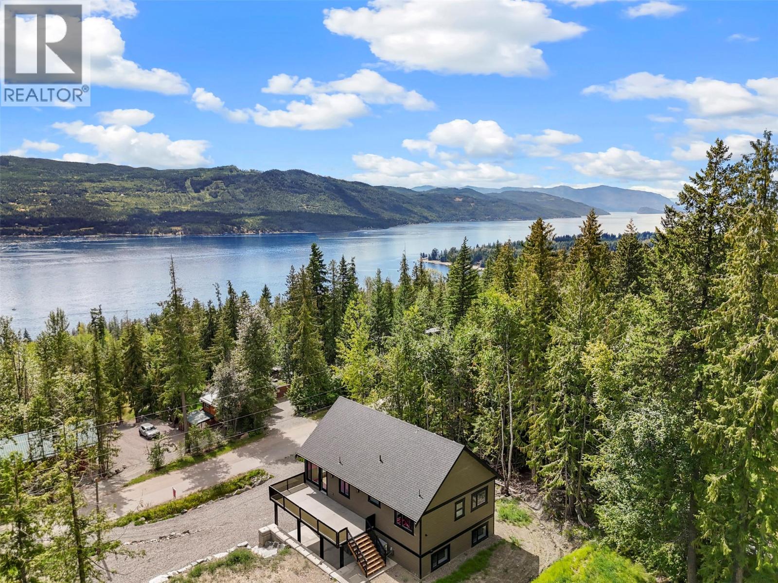 7455 Stampede Trail, Anglemont