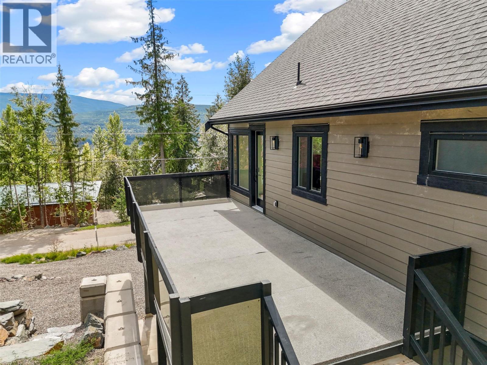 7455 Stampede Trail, Anglemont