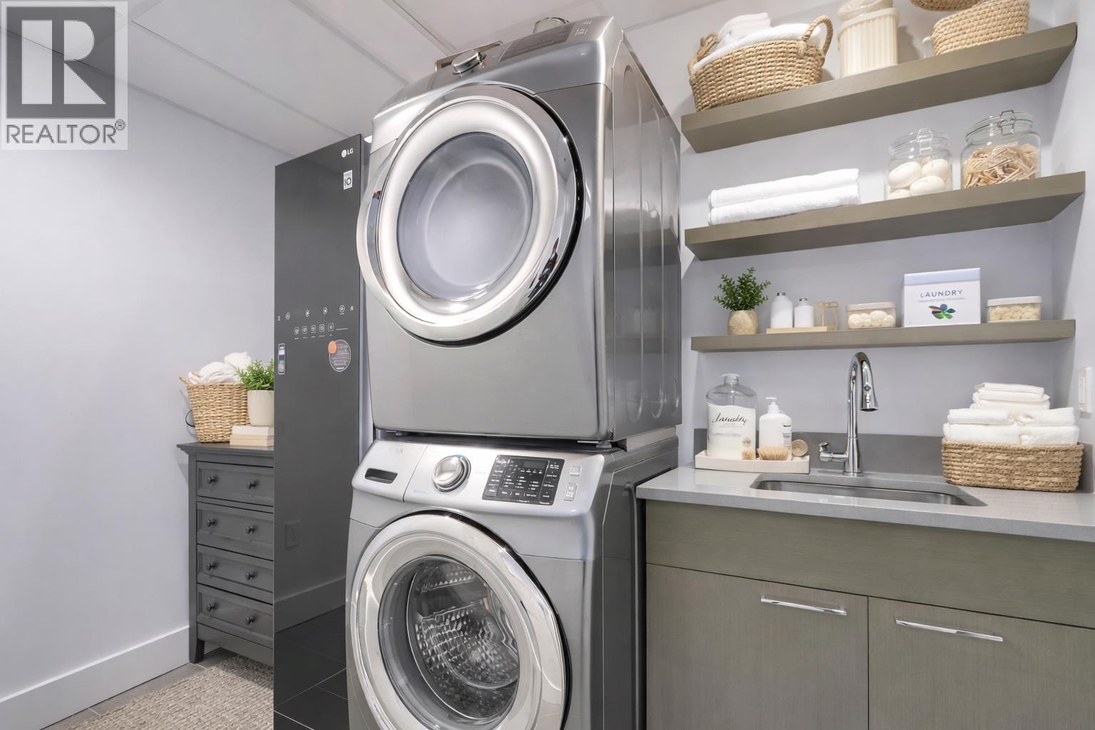 204 1009 LAURIER AVENUE, Vancouver