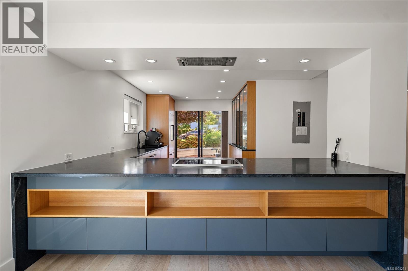 #109 1370 BEACH DR - Image 3