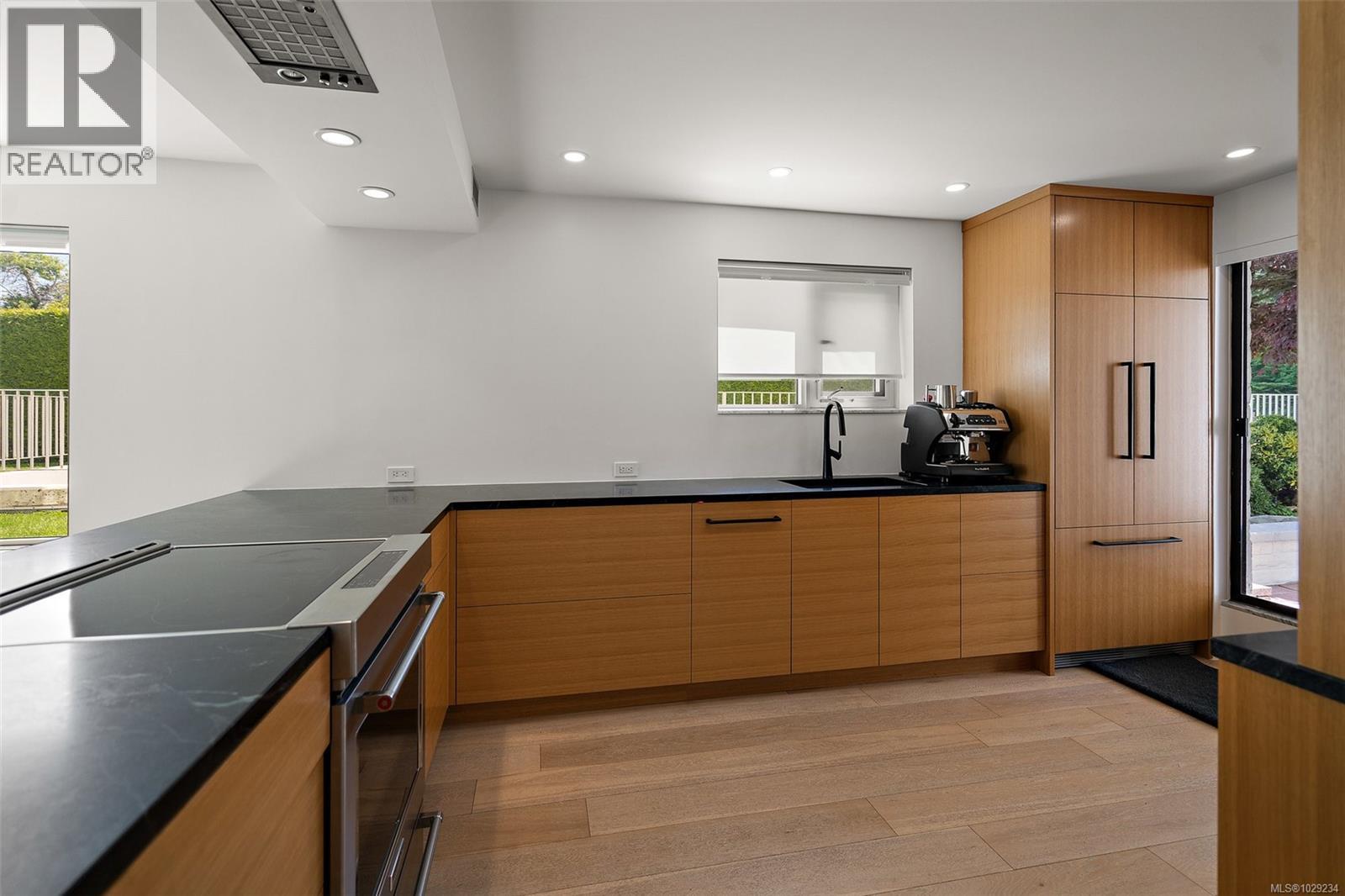 #109 1370 BEACH DR - 5