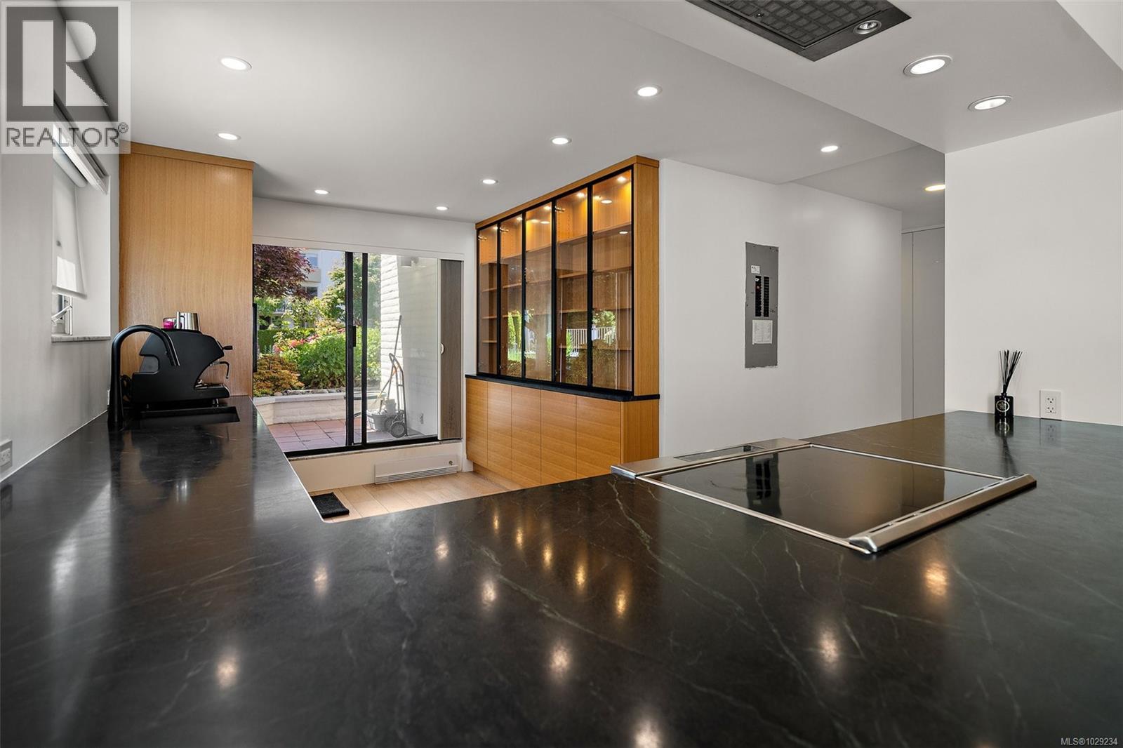 #109 1370 BEACH DR - 6