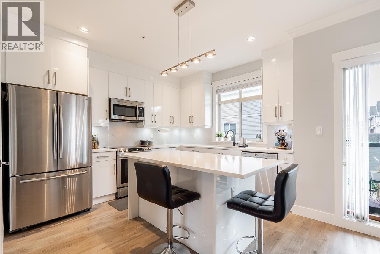 3 3126 WELLINGTON STREET, Port Coquitlam