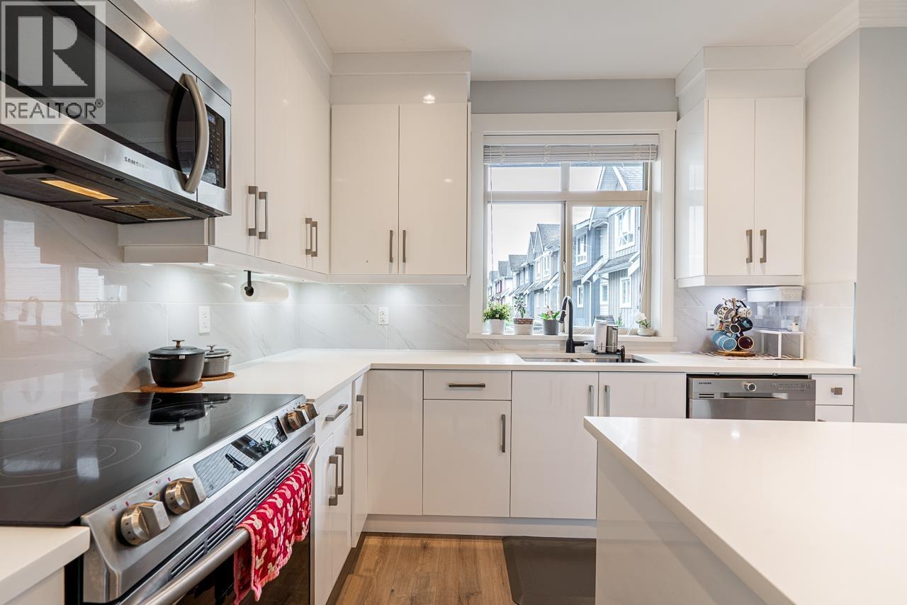 3 3126 WELLINGTON STREET, Port Coquitlam