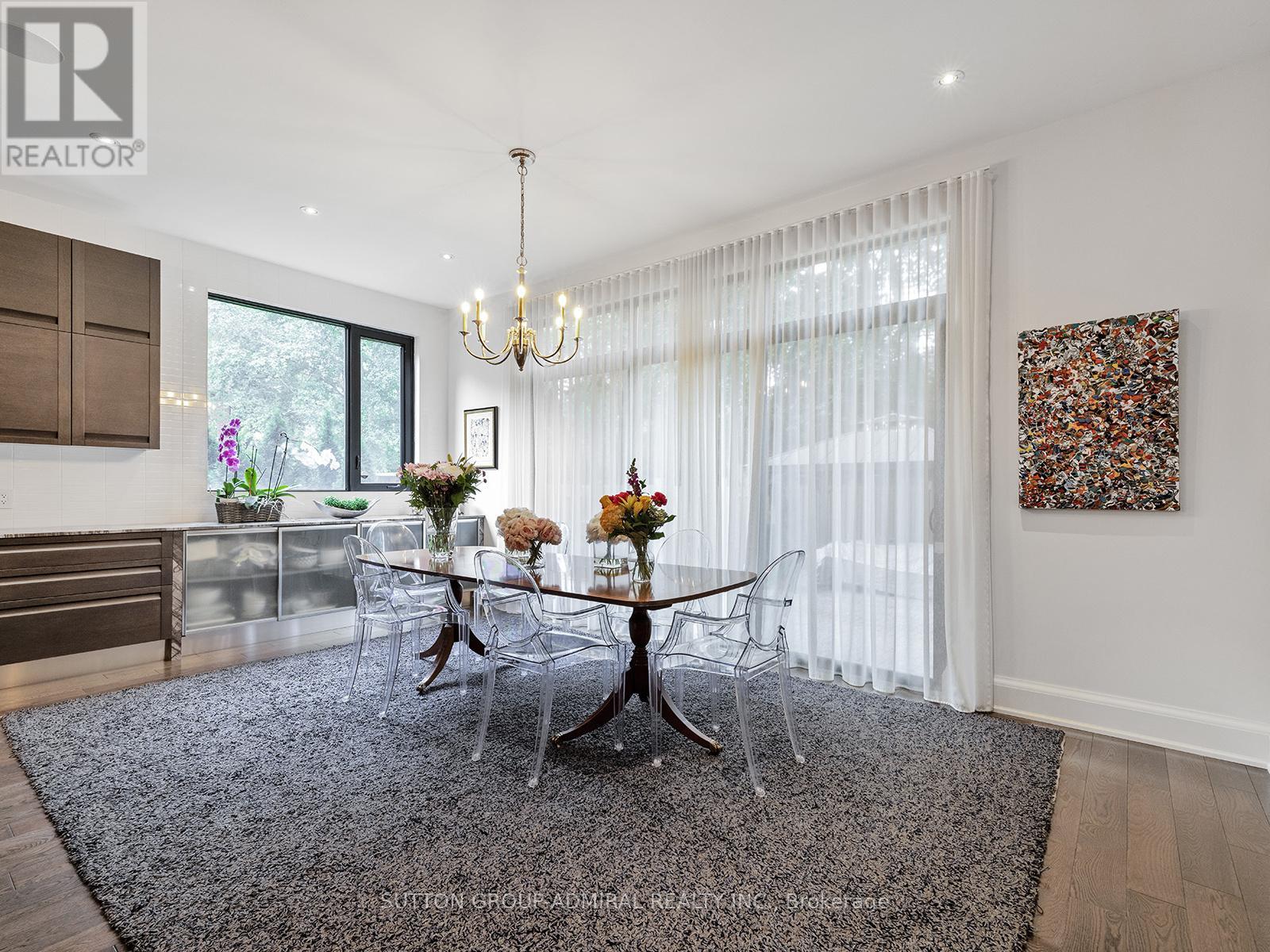 125 SANDRINGHAM DRIVE - 11