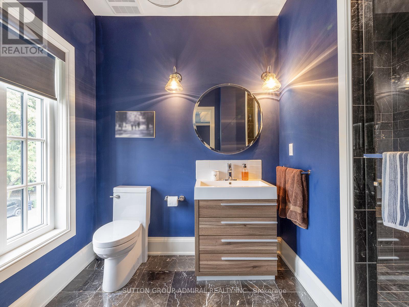 125 SANDRINGHAM DRIVE - 22