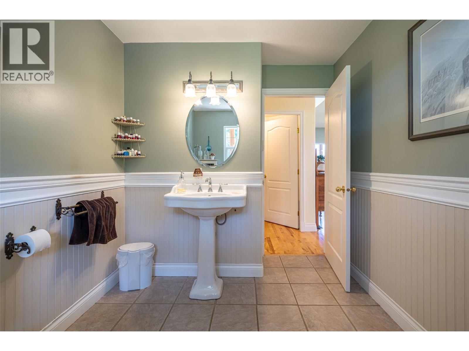 2990 50 Street NW, Salmon Arm