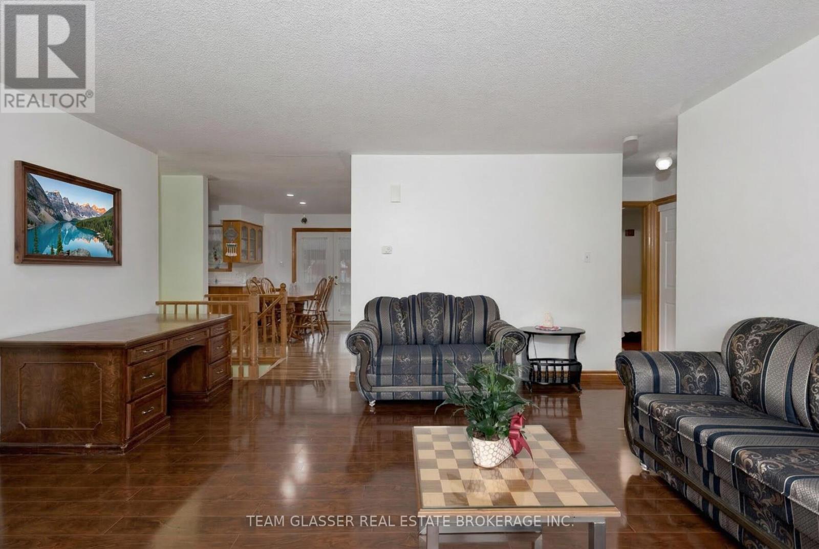 #15 214 SOUTH STREET W - 15
