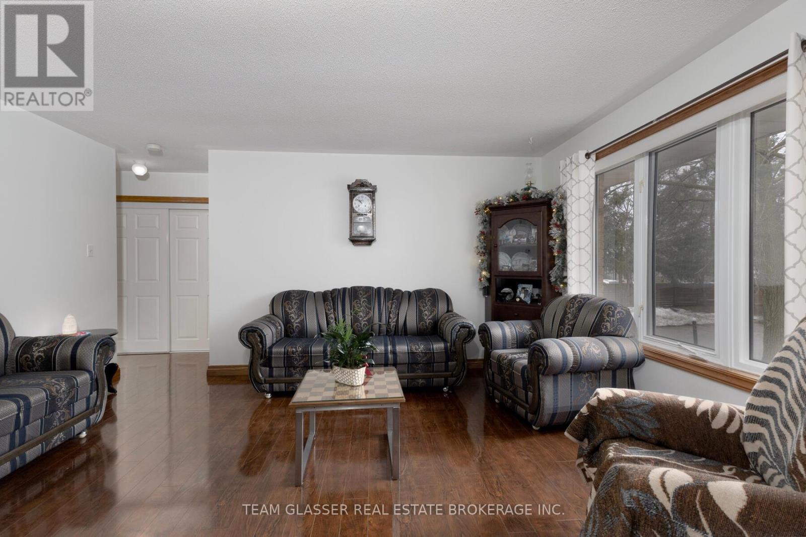 #15 214 SOUTH STREET W - 16