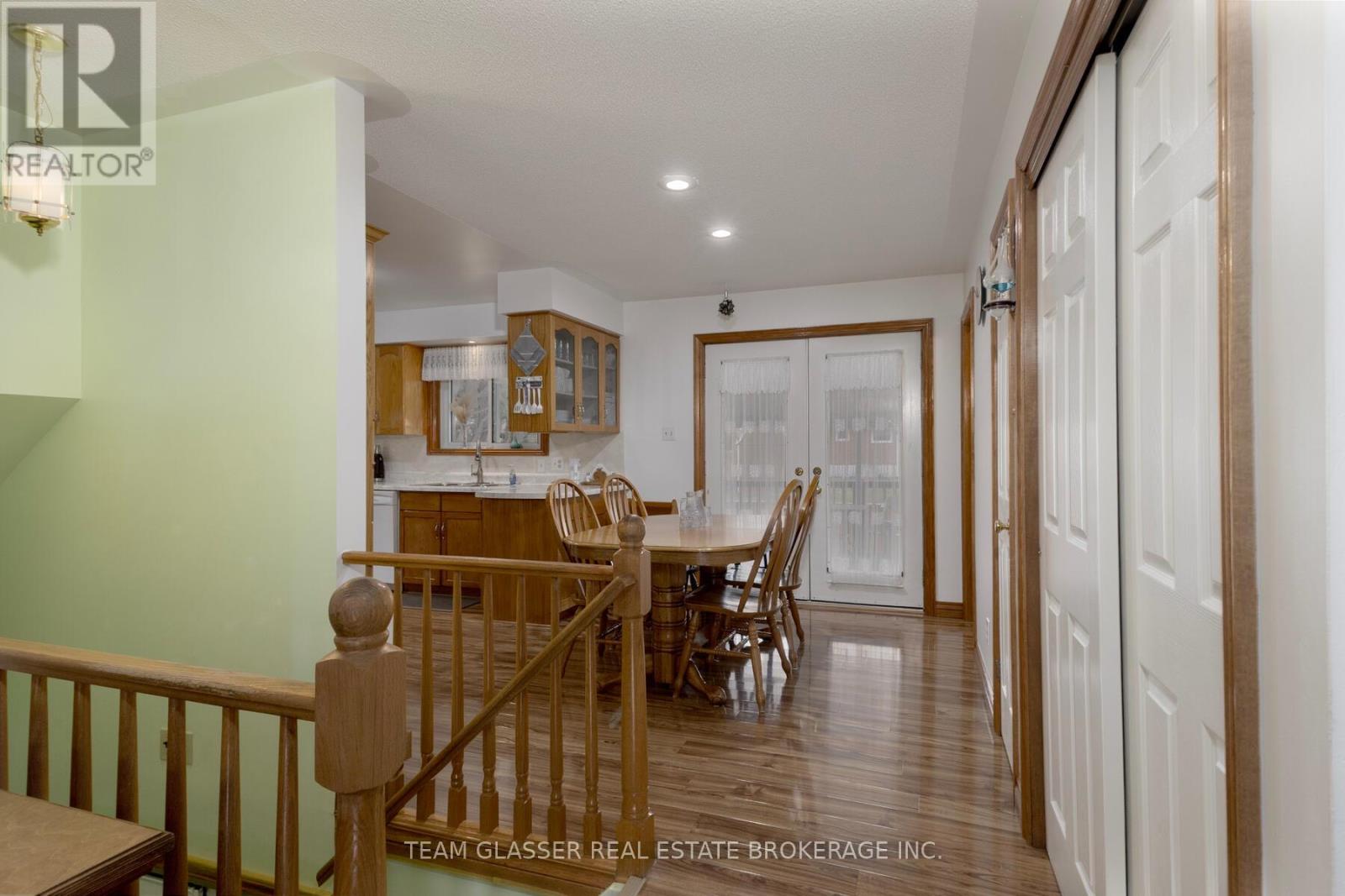 #15 214 SOUTH STREET W - 23