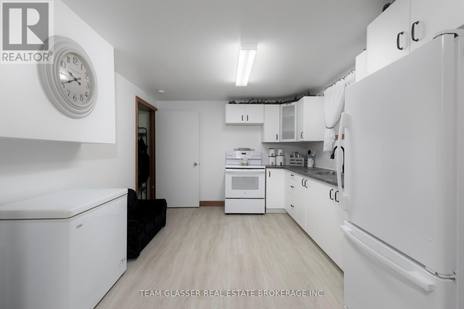 #15 214 SOUTH STREET W - 25