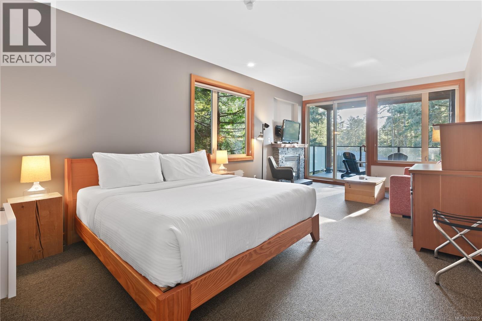 330 Reef Point Rd, Ucluelet