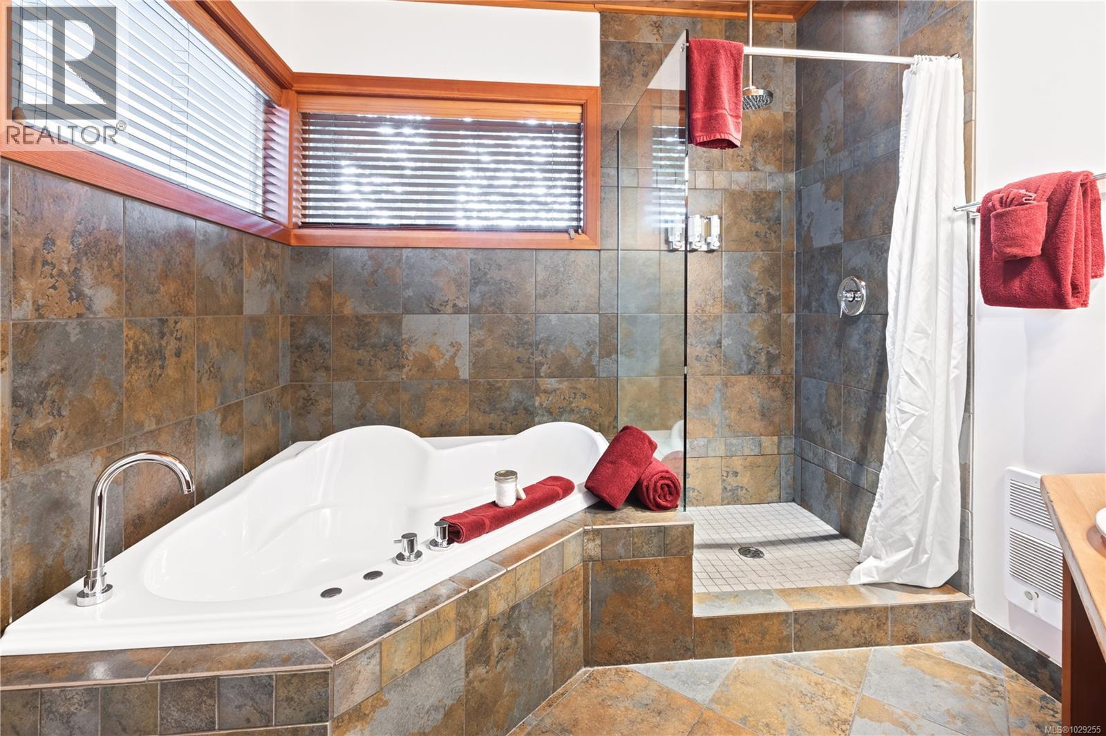 330 Reef Point Rd, Ucluelet