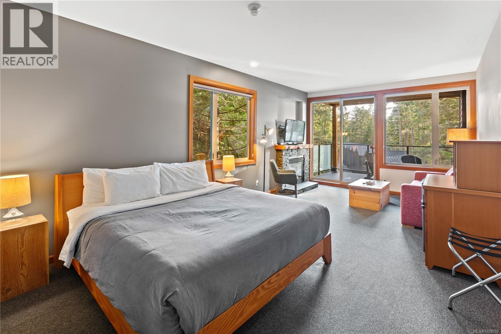 330 Reef Point Rd, Ucluelet