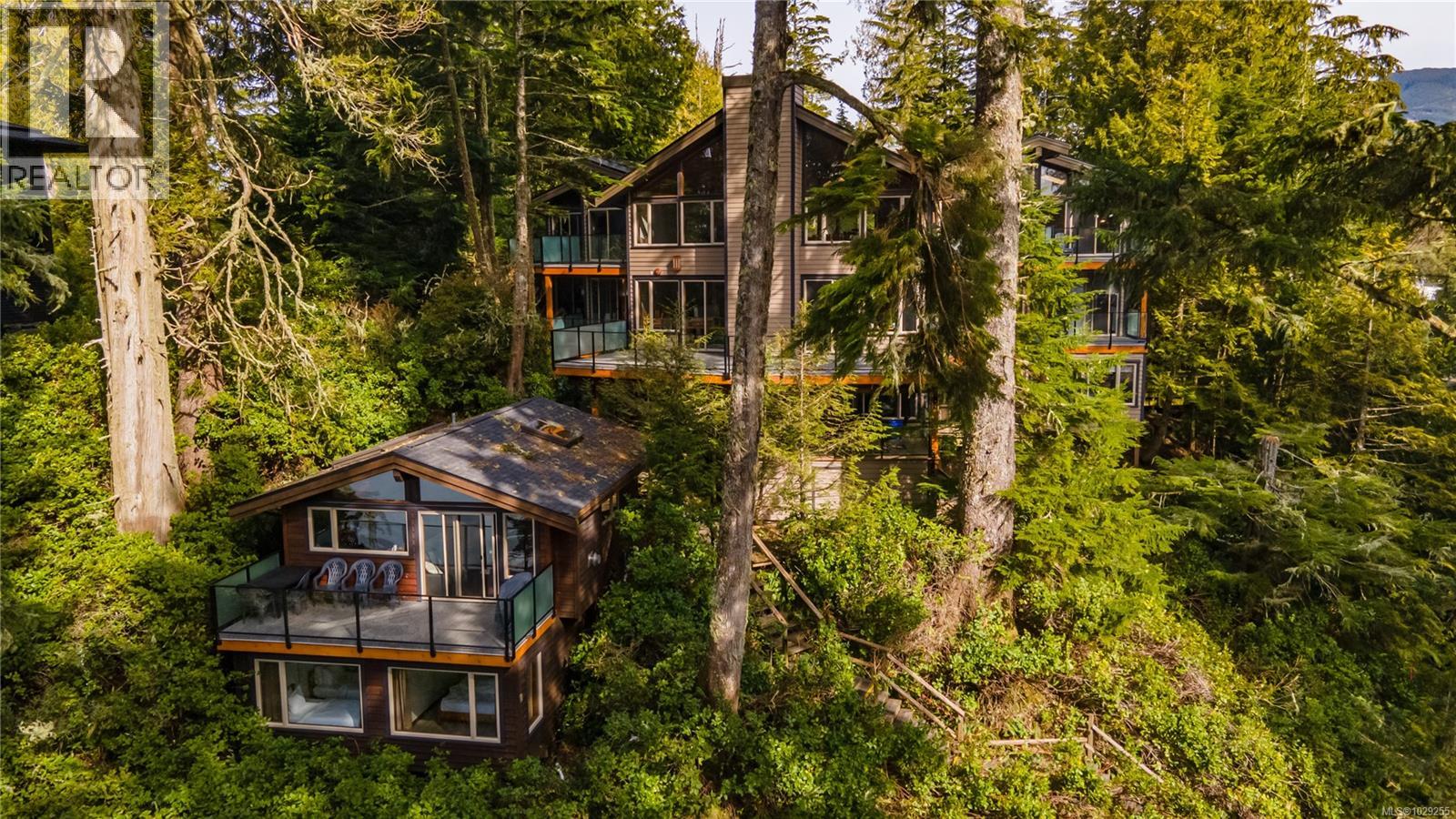 330 Reef Point Rd, Ucluelet