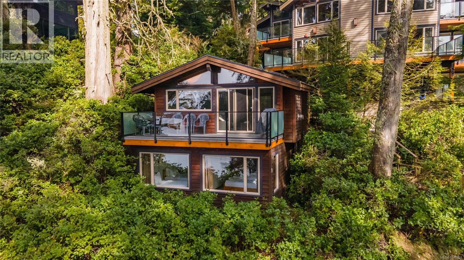 330 Reef Point Rd, Ucluelet