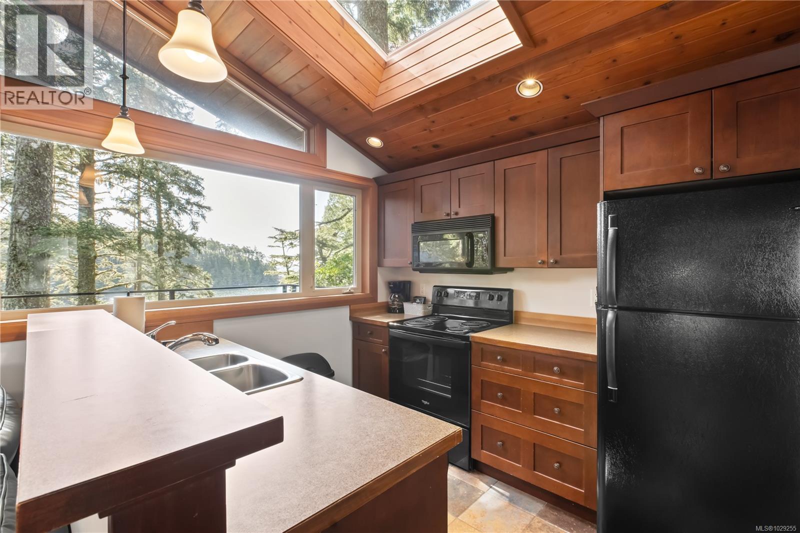 330 Reef Point Rd, Ucluelet