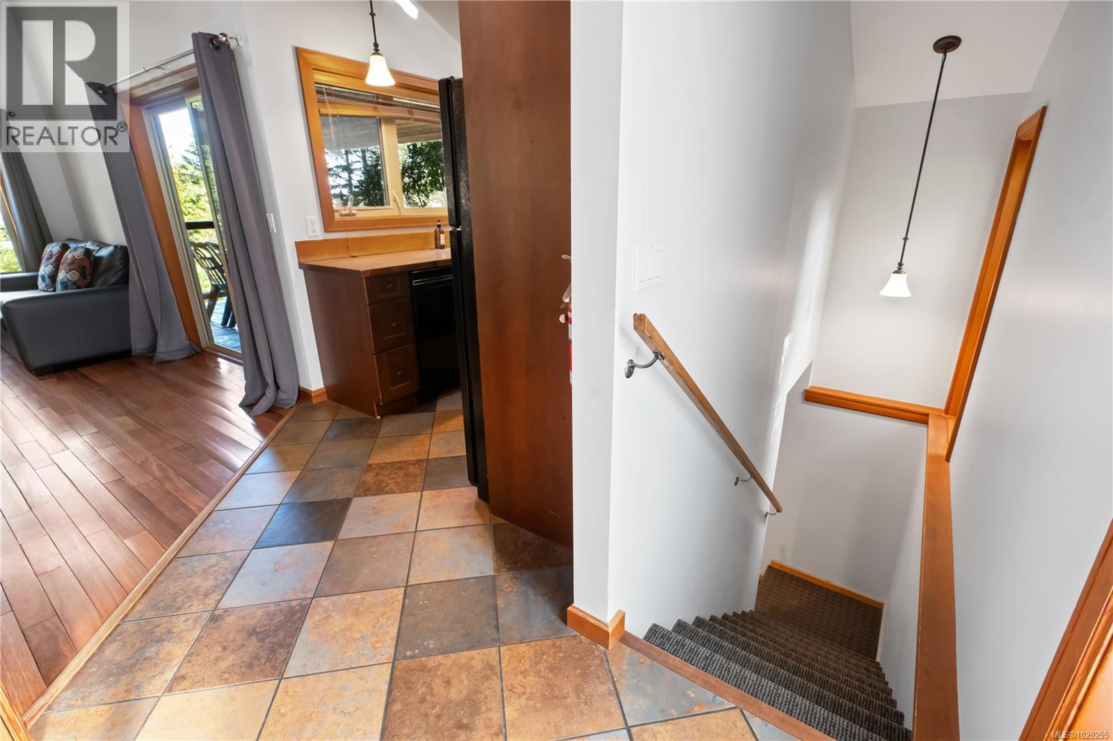 330 Reef Point Rd, Ucluelet