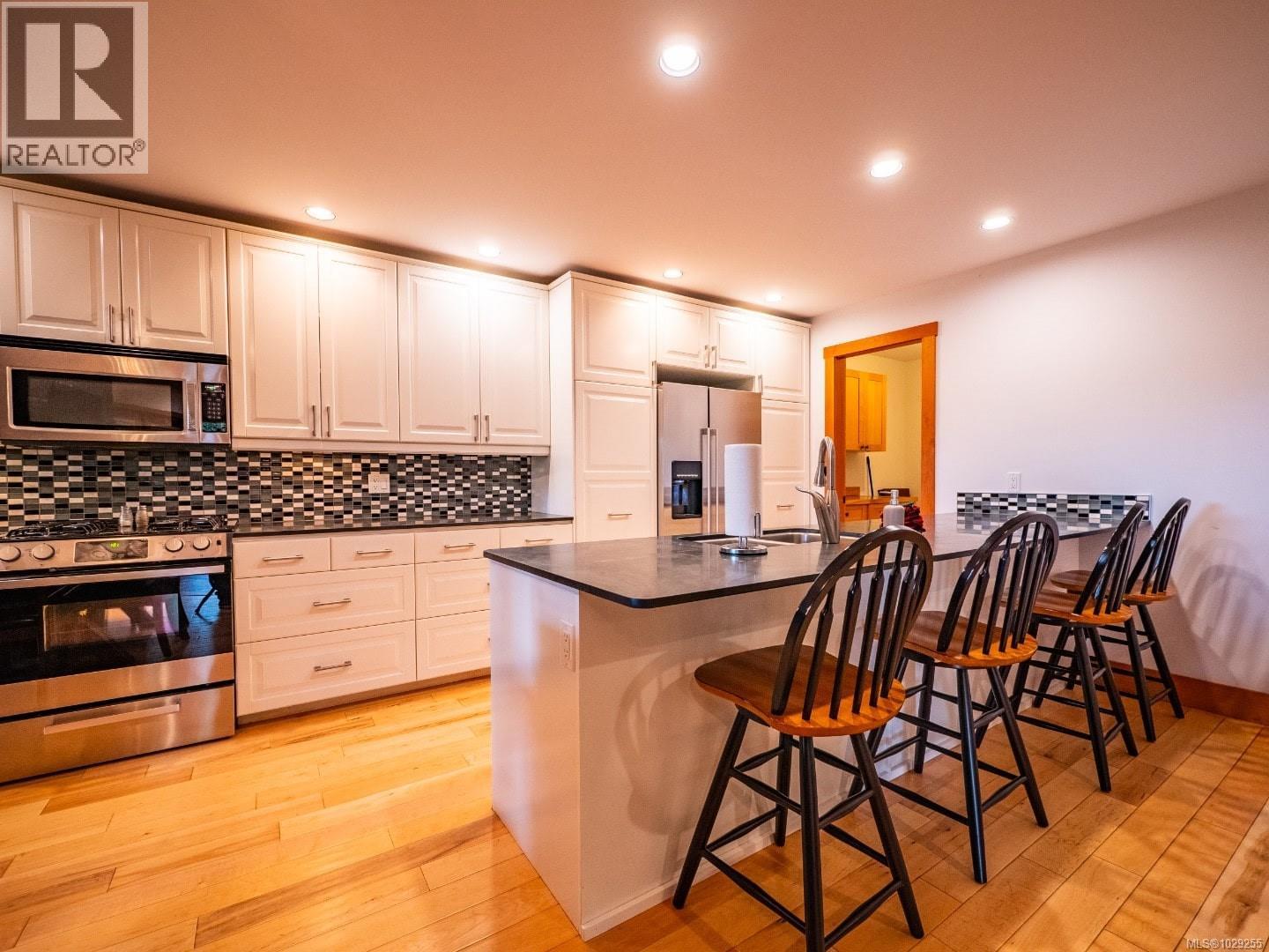 330 Reef Point Rd, Ucluelet