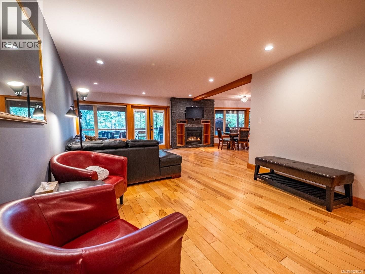 330 Reef Point Rd, Ucluelet