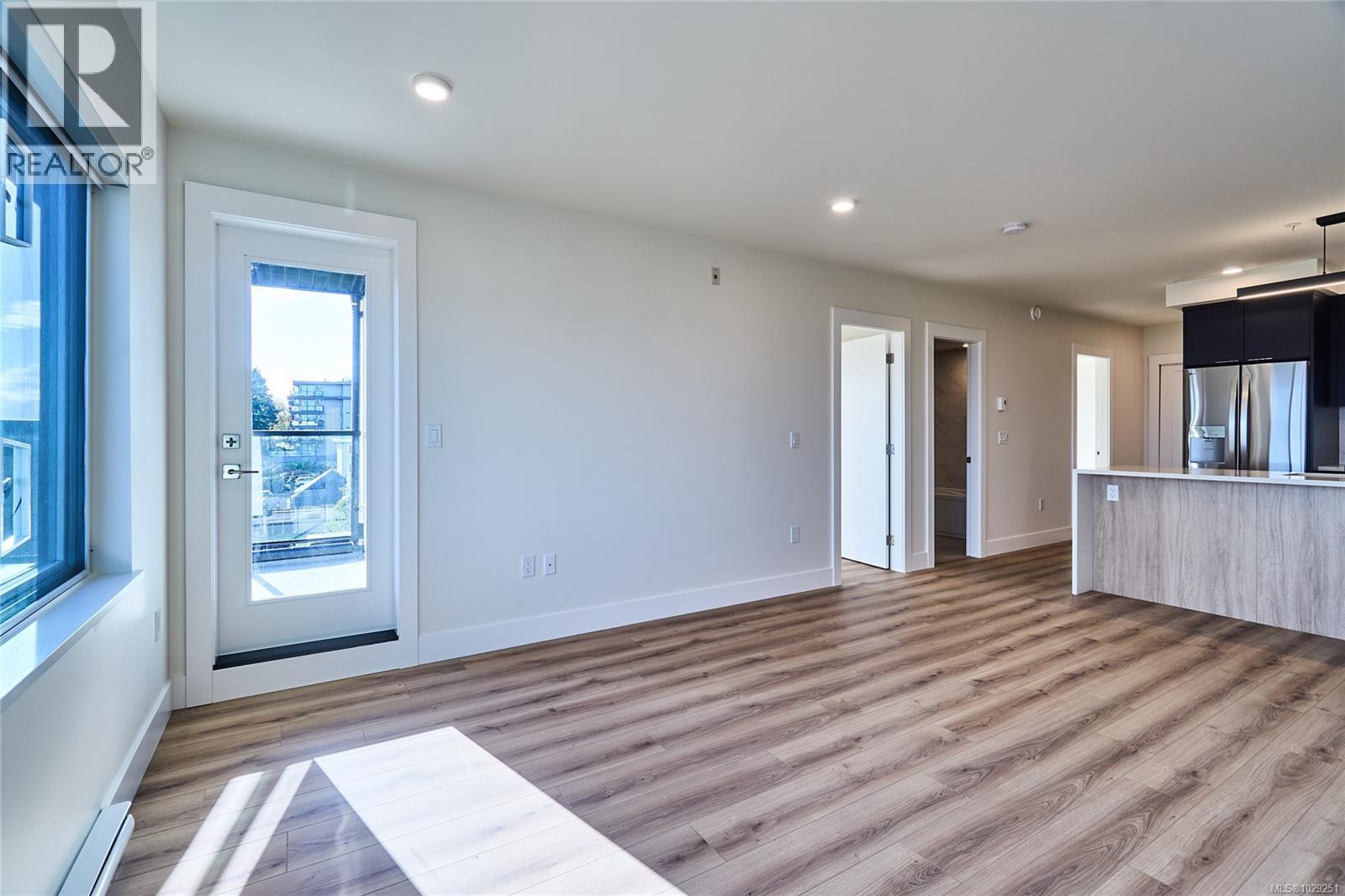 #405 45 HALIBURTON ST - 14