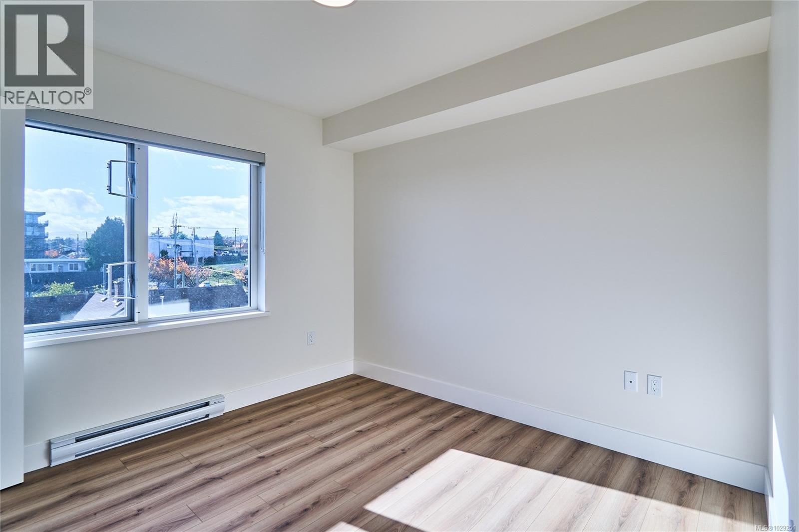 #405 45 HALIBURTON ST - 24