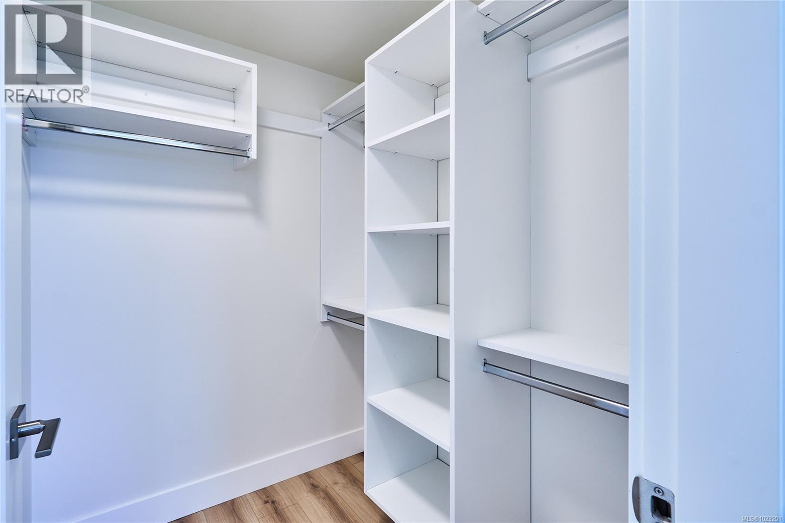 #405 45 HALIBURTON ST - 25