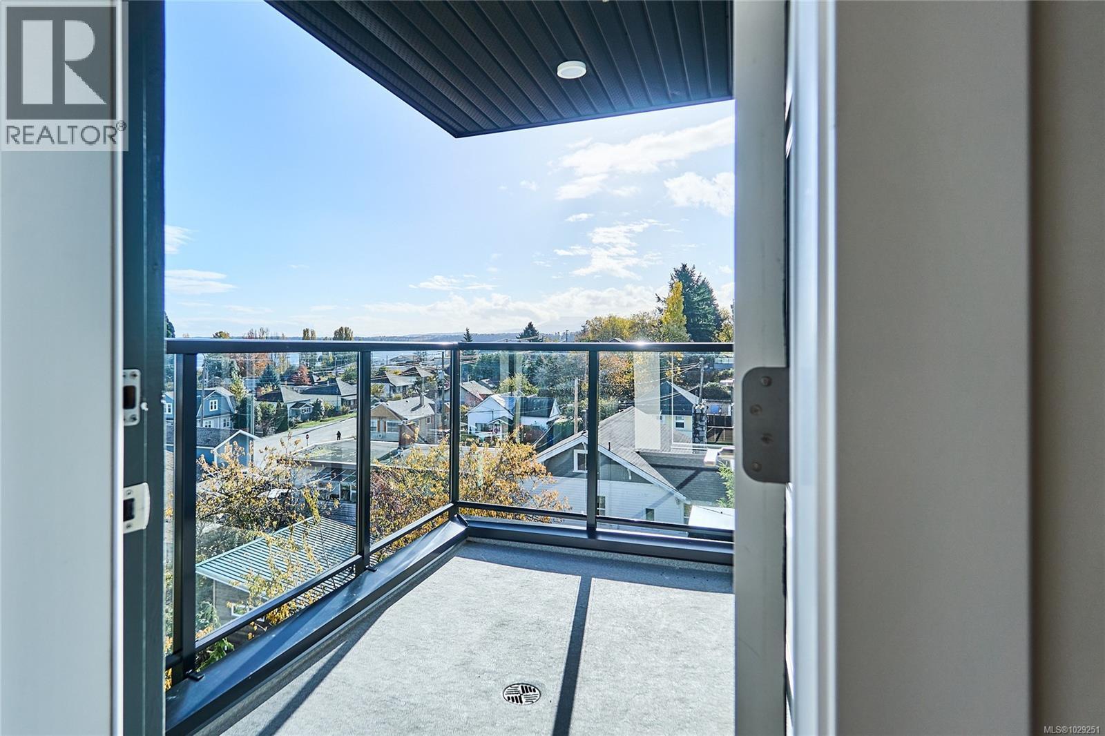 #405 45 HALIBURTON ST - 31