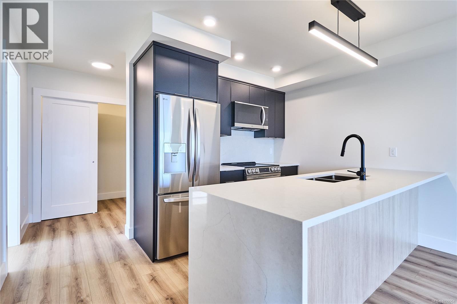 #405 45 Haliburton St - 5