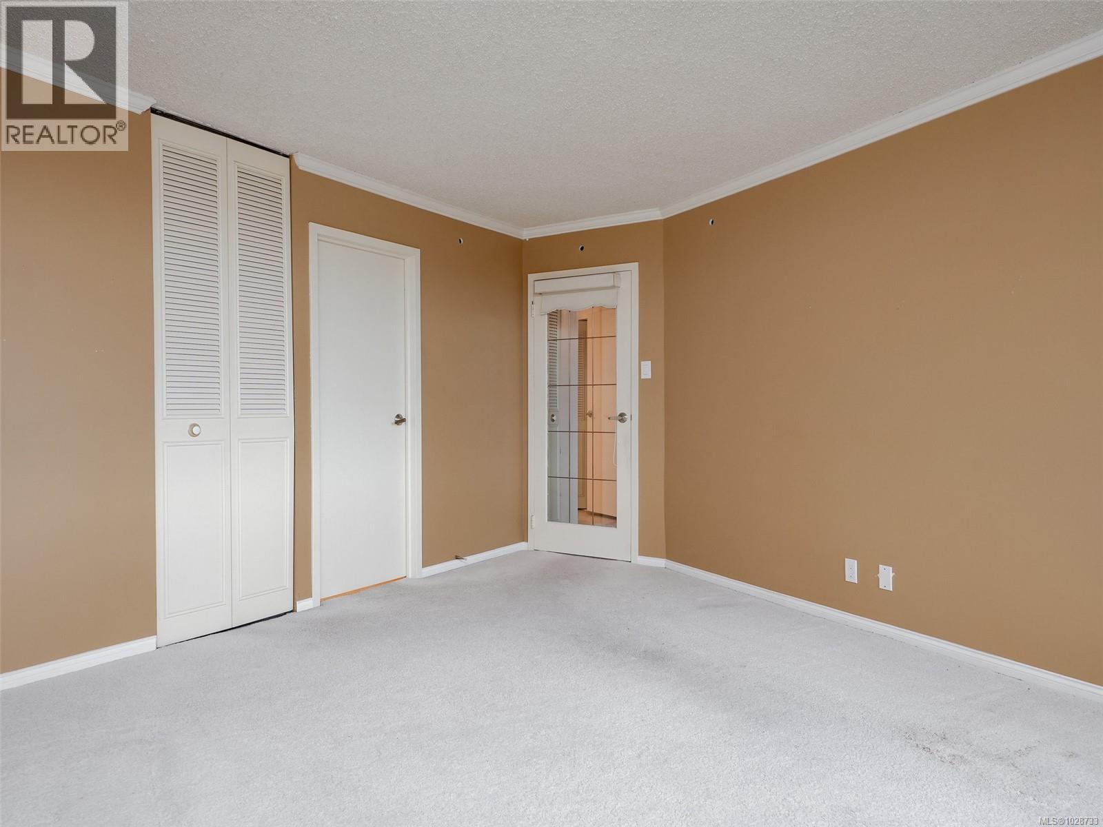 #305 225 BELLEVILLE ST - 18