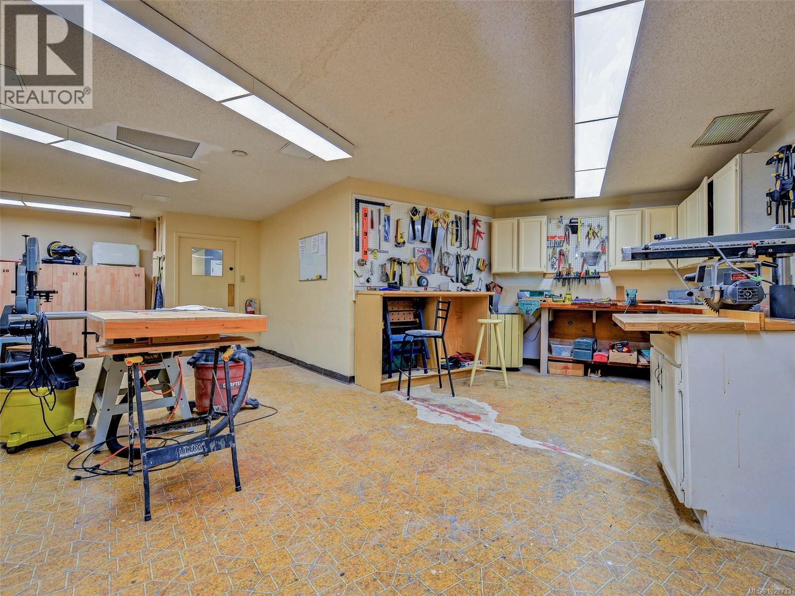 #305 225 BELLEVILLE ST - 32