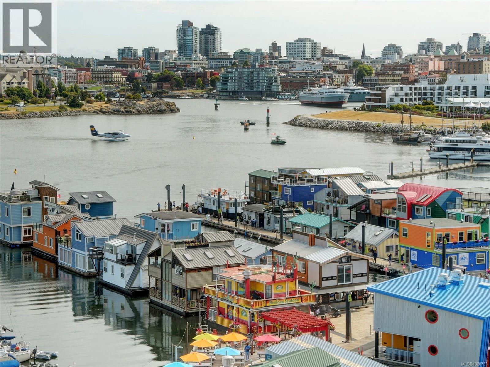 #305 225 BELLEVILLE ST - 35