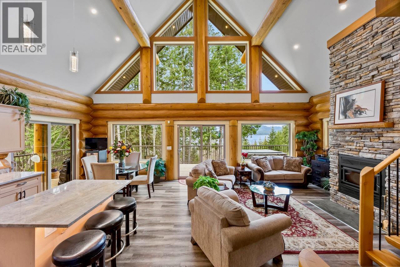 2589 Airstrip Road, Anglemont