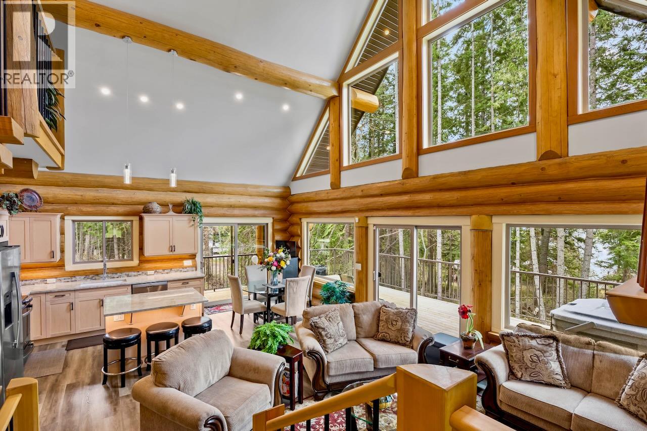 2589 Airstrip Road, Anglemont