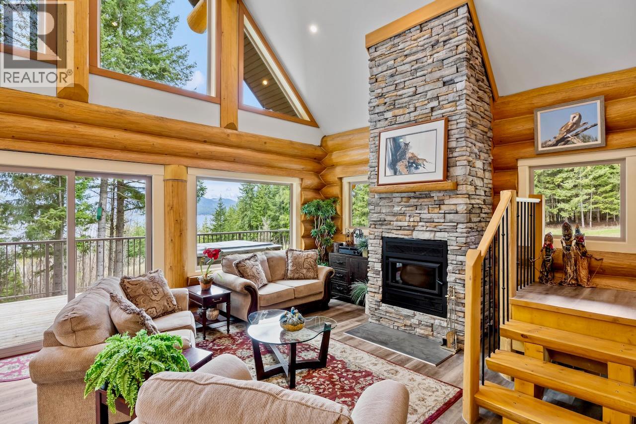 2589 Airstrip Road, Anglemont