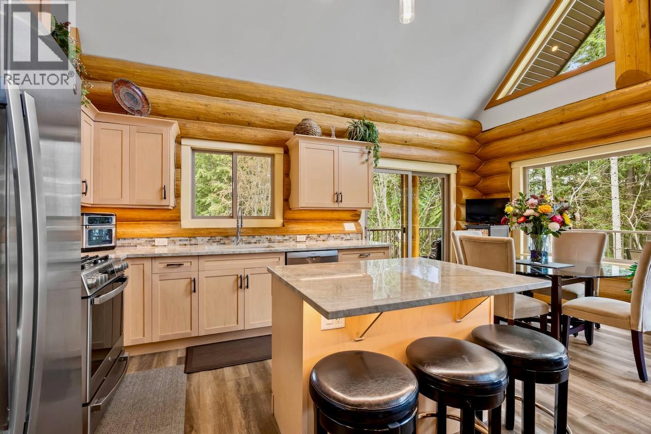 2589 Airstrip Road, Anglemont