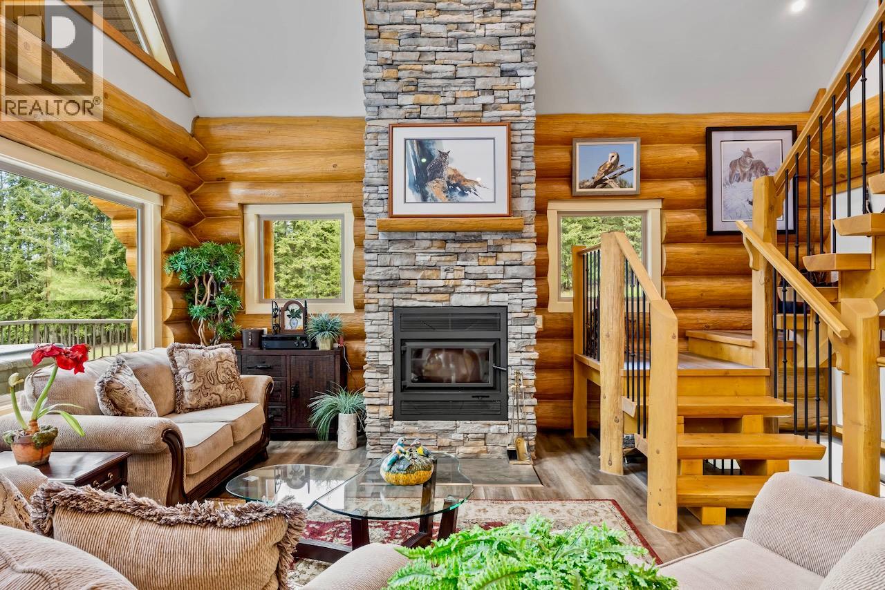 2589 Airstrip Road, Anglemont