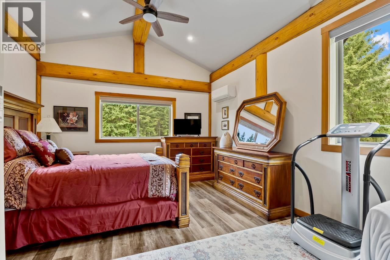 2589 Airstrip Road, Anglemont