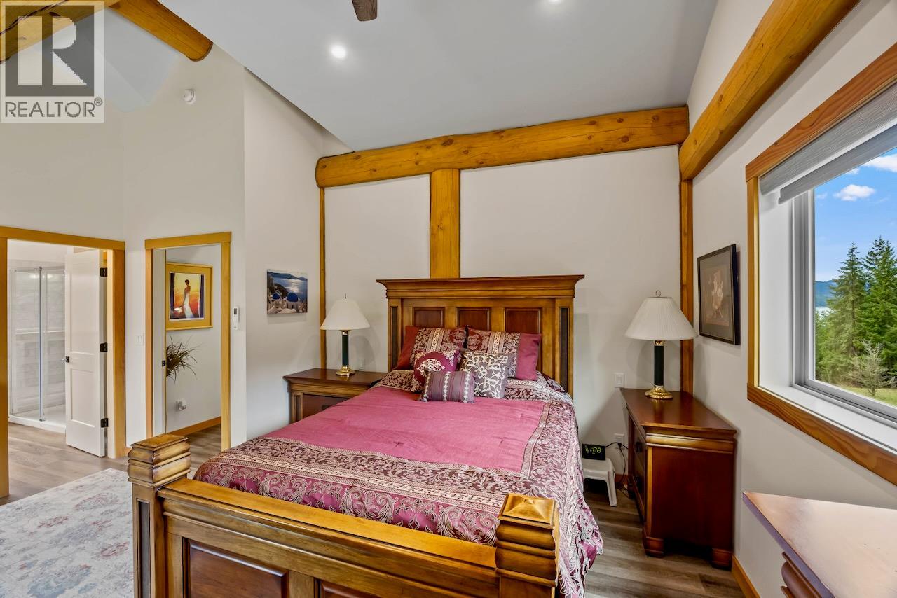 2589 Airstrip Road, Anglemont