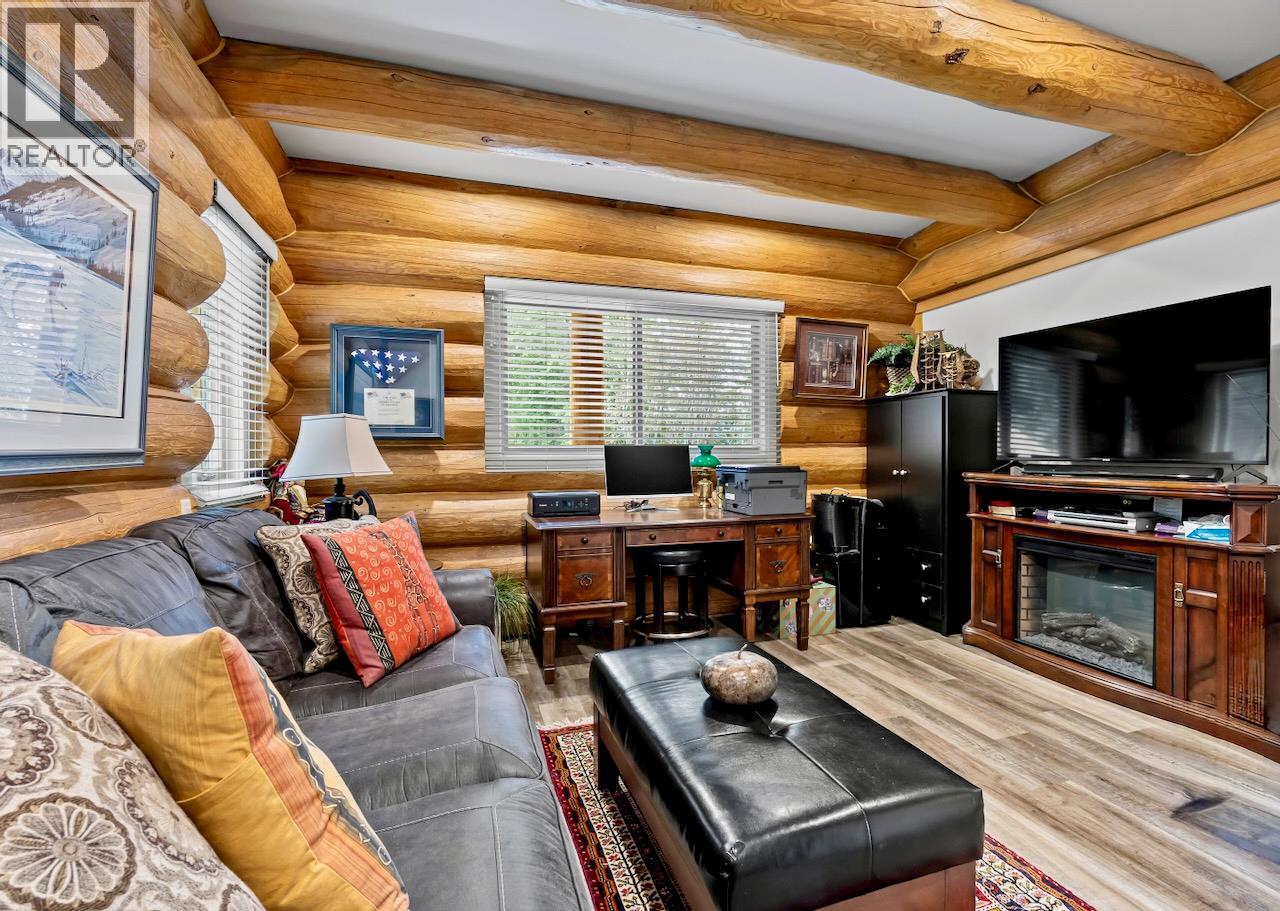 2589 Airstrip Road, Anglemont