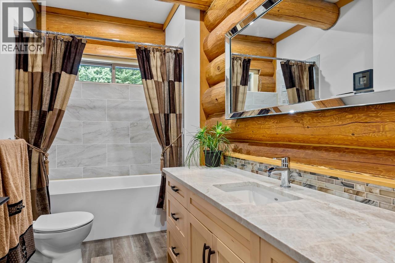 2589 Airstrip Road, Anglemont