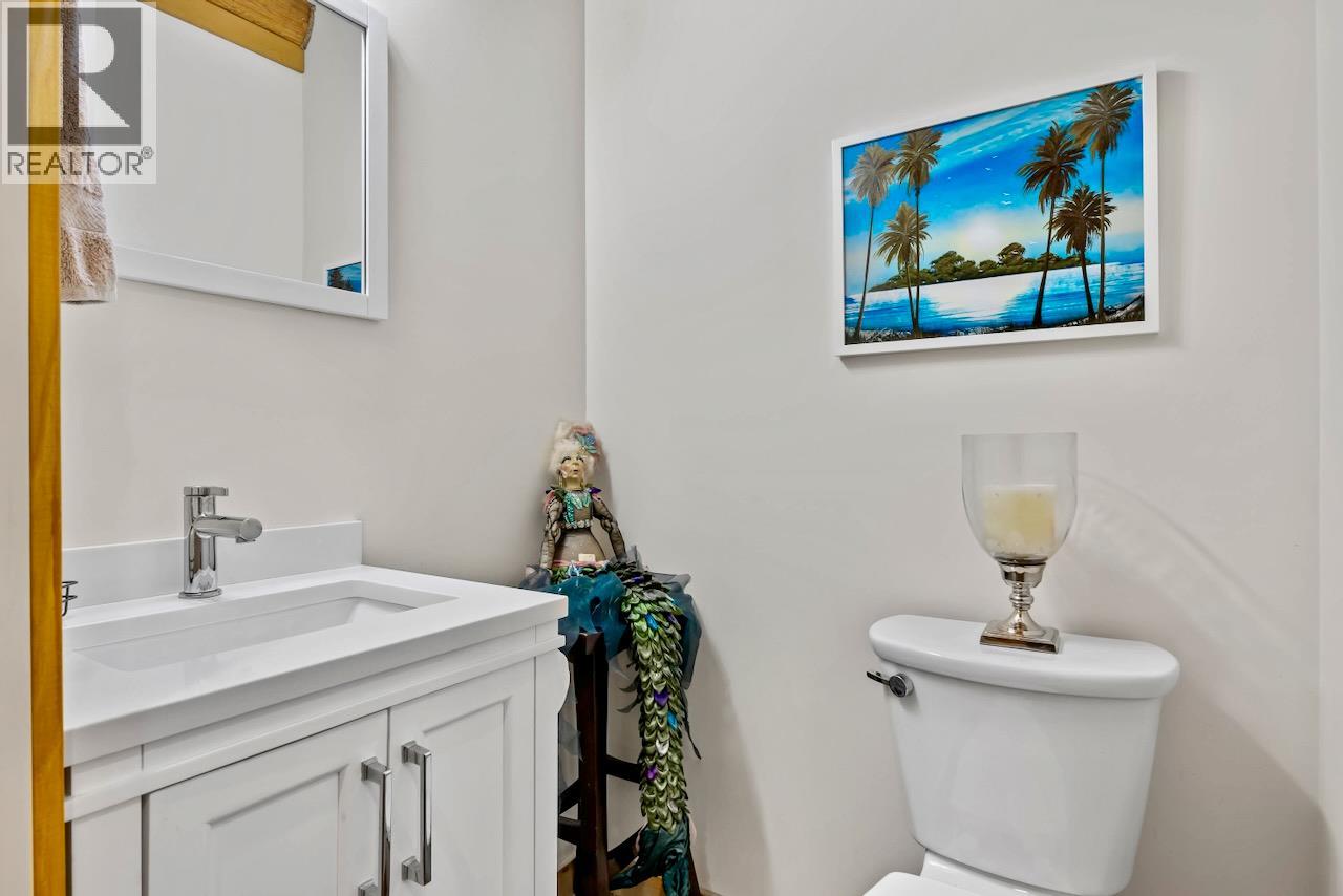 2589 Airstrip Road, Anglemont