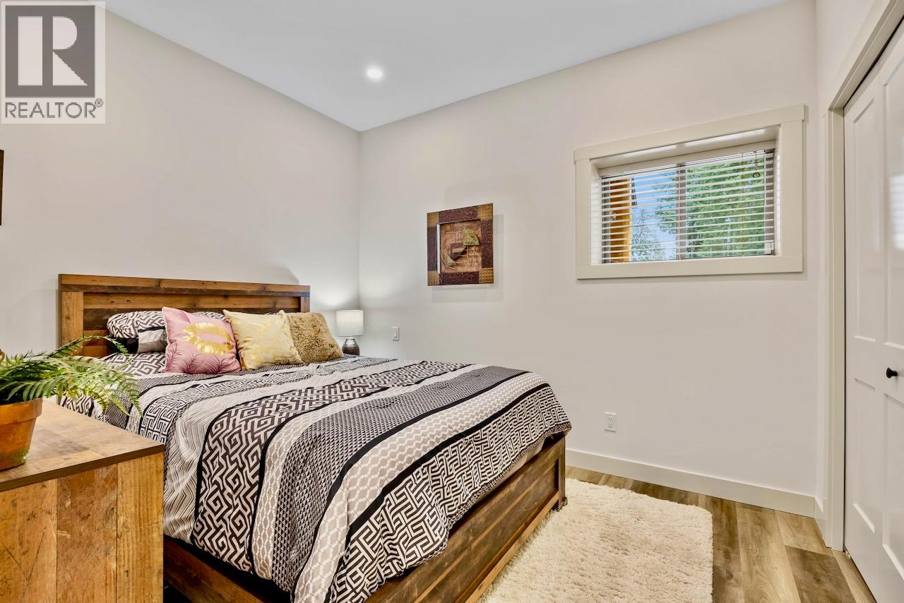 2589 Airstrip Road, Anglemont