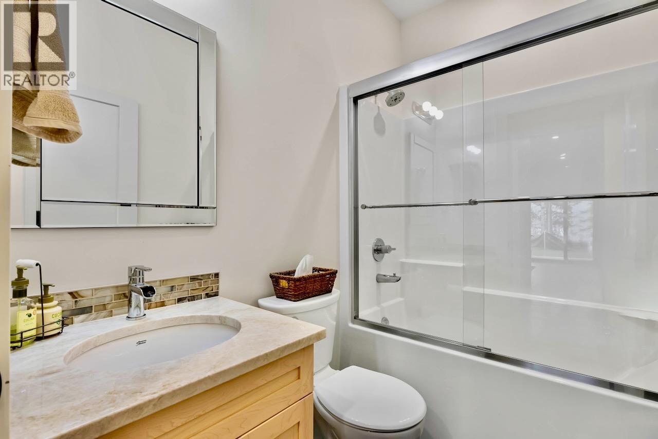 2589 Airstrip Road, Anglemont