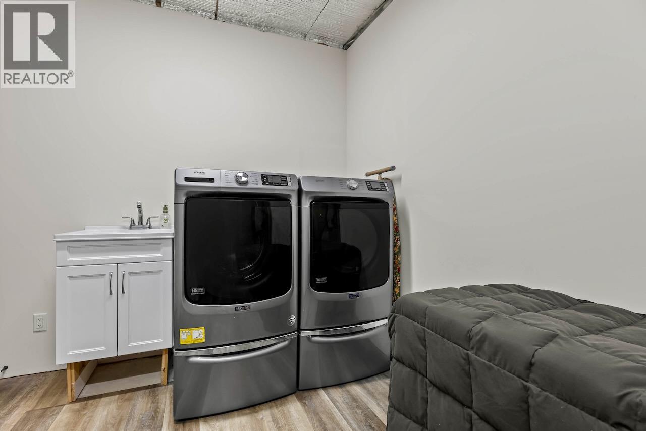 2589 Airstrip Road, Anglemont